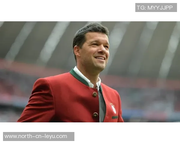 足球运动员穿西装展现魅力与风采的时尚碰撞与职业形象的完美结合